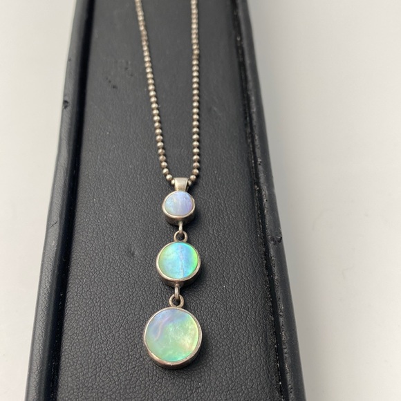 Opal & sterling silver necklace with 18” chain. Stamped 925 on clasp. - Picture 1 of 8